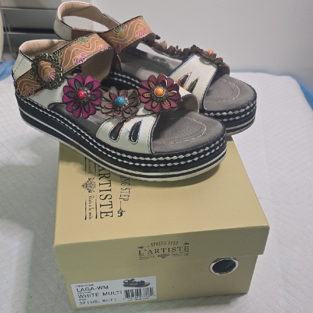 L'ATISTE s Floral White Sandals